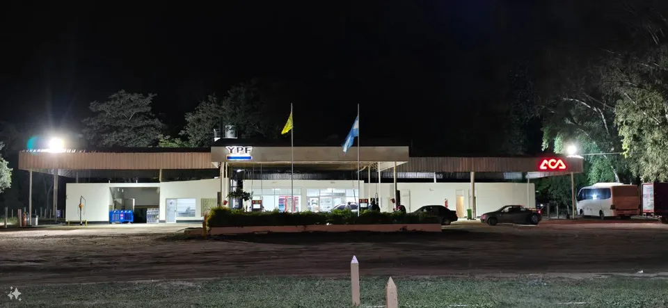 Fachada de la estación Díaz Servicios SRL, concesionario oficial YPF ACA